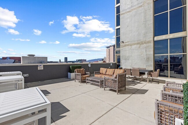 Building Photo - Furnished Juhl Condo w/ Balcony & City Views