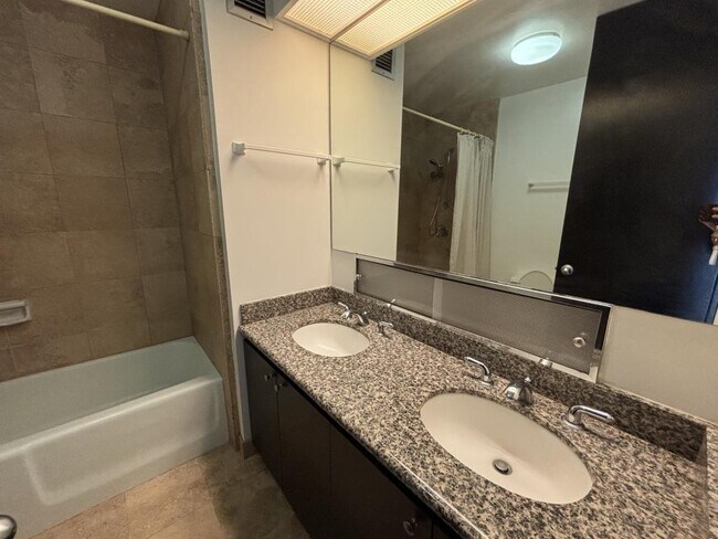 Building Photo - 1212 Punahou St