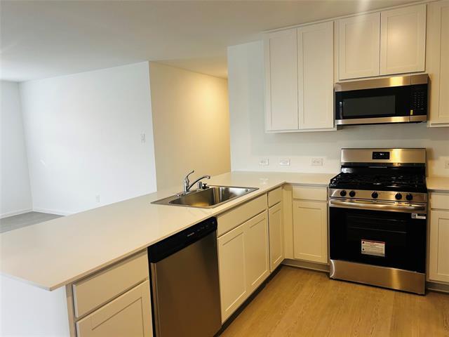 Building Photo - 2027 Stable Ln