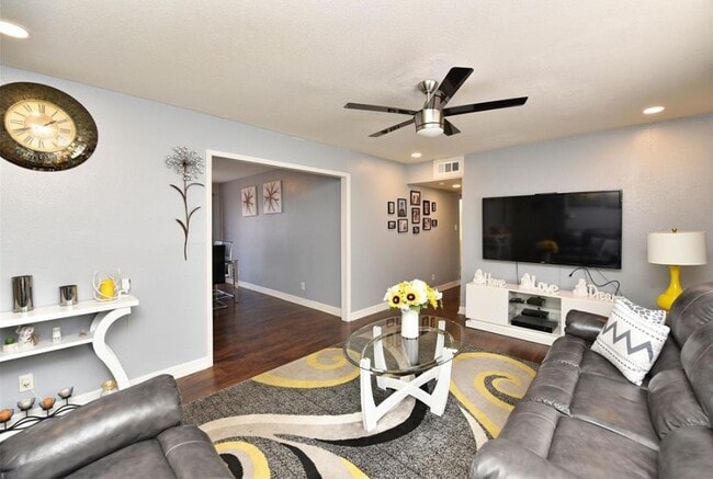 Building Photo - 6200 W Tidwell Rd