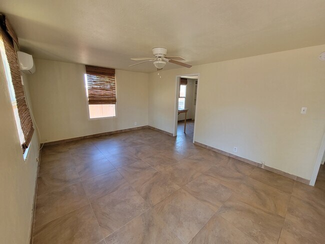Building Photo - 4423 E Fairmount St