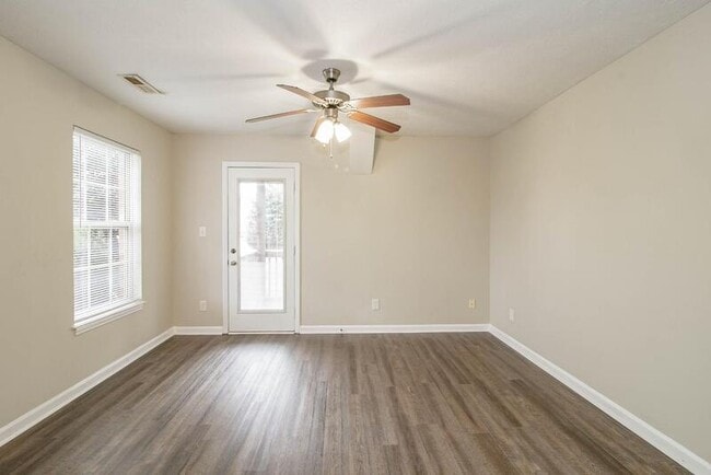 Building Photo - 1640 Golf Club Ln