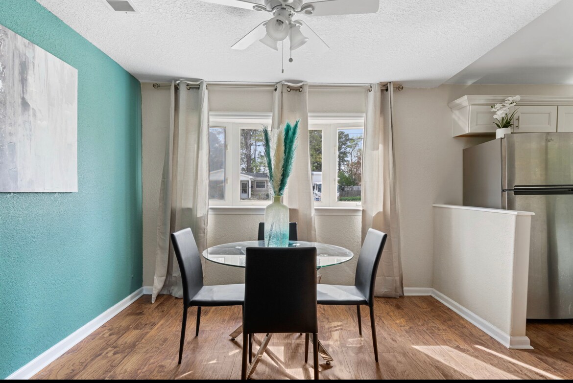 Building Photo - 212 Paladin Dr