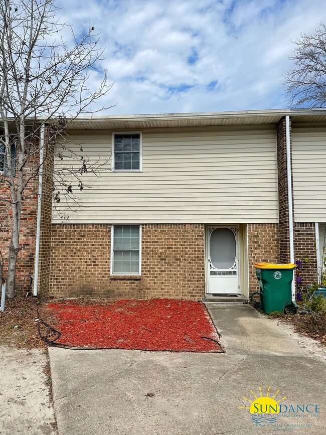 Building Photo - 144 Valencia Dr