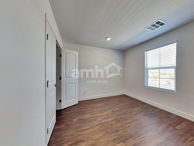 Building Photo - 284 Yasmin Daylily Pl