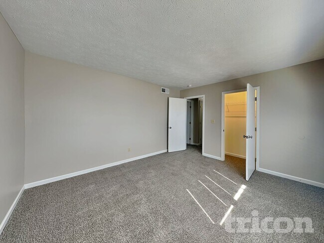 Building Photo - 3014 Silver Fox Dr