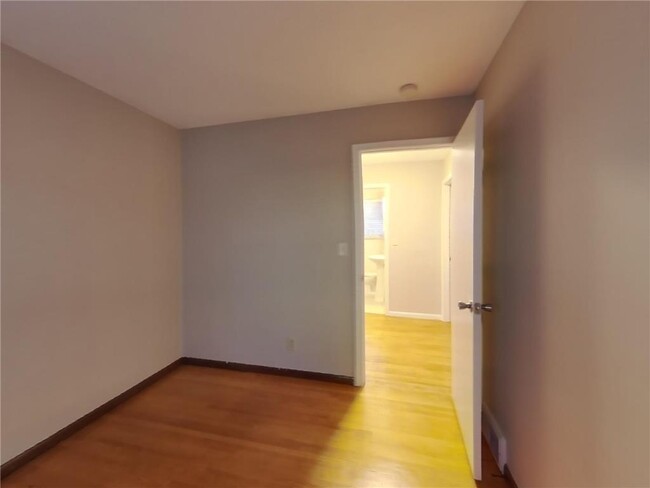 Building Photo - 3733 Hillsboro Ave N