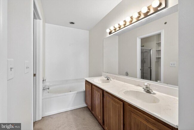 Building Photo - 406 Margit Ct