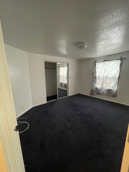 Building Photo - 523 Mitchell Ave