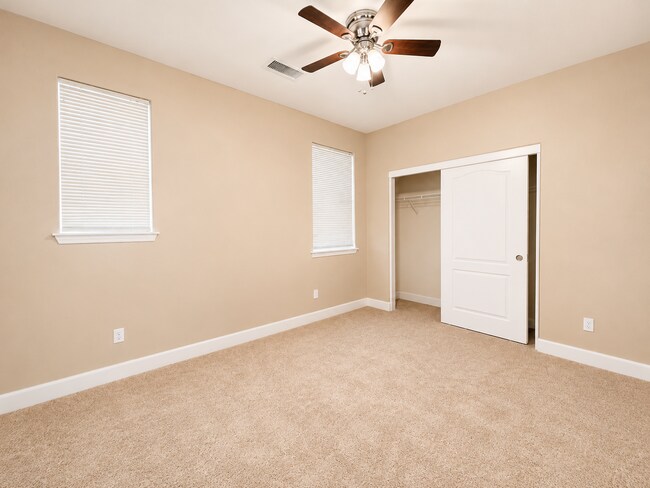 Building Photo - 10680 Washington Park Dr