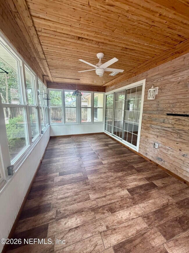 Building Photo - 1523 Blue Heron Ct
