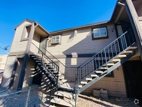 Building Photo - 2 Bed 1 Bath