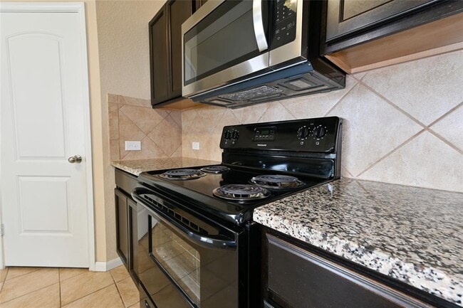 Building Photo - 613 Pinnacle Dr