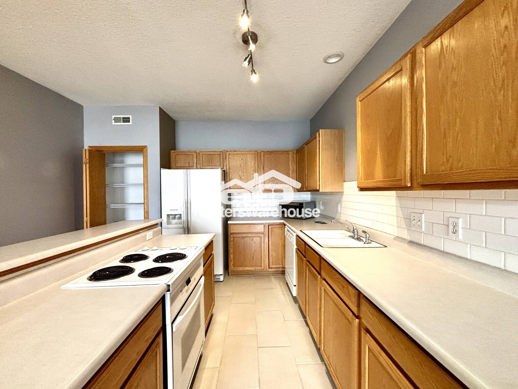 Building Photo - 950 67th St