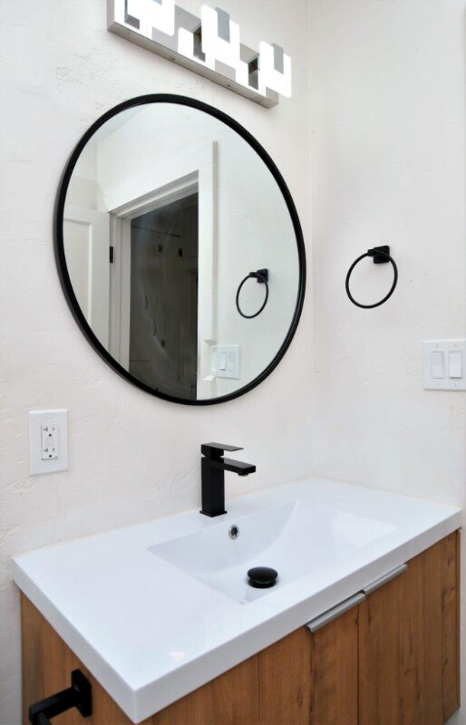 Building Photo - 5044 E Adams St