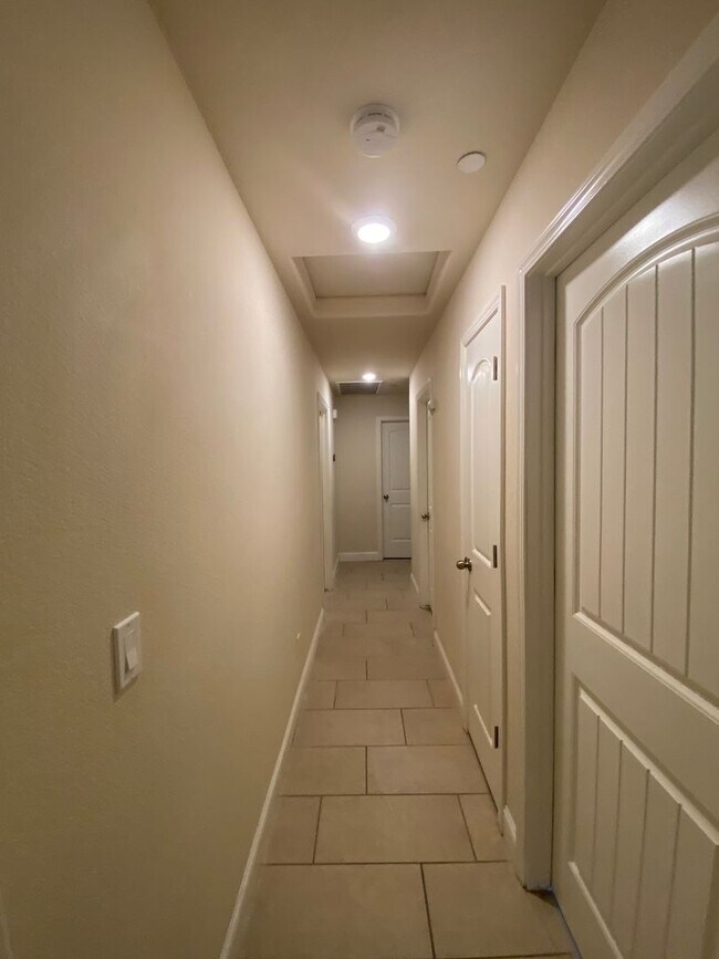 Building Photo - Immaculate like New Home in the gated Windmills at Tule Heights!