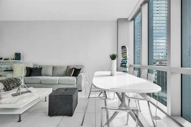 Building Photo - 851 NE 1st Ave