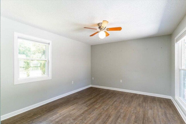 Building Photo - "Charming 3-Bed Oasis with Private Pool in Fort Walton Beach!"