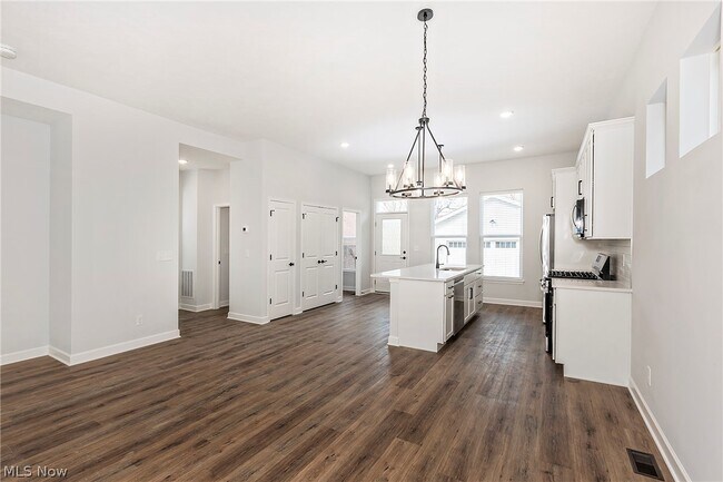 Building Photo - 2240 E 97th St