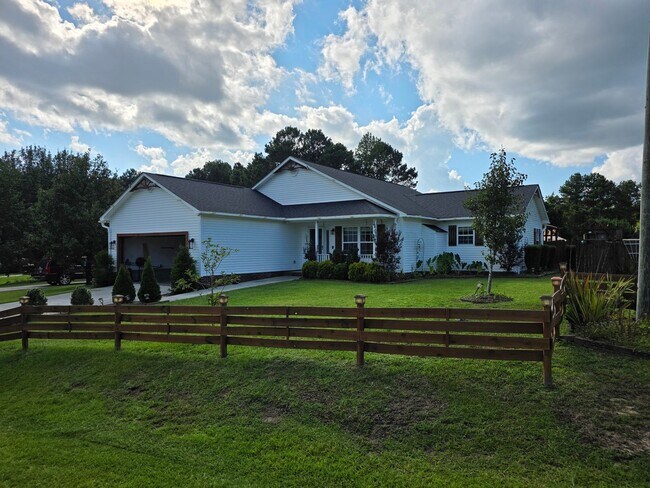 Building Photo - 200 Flagstone Ln