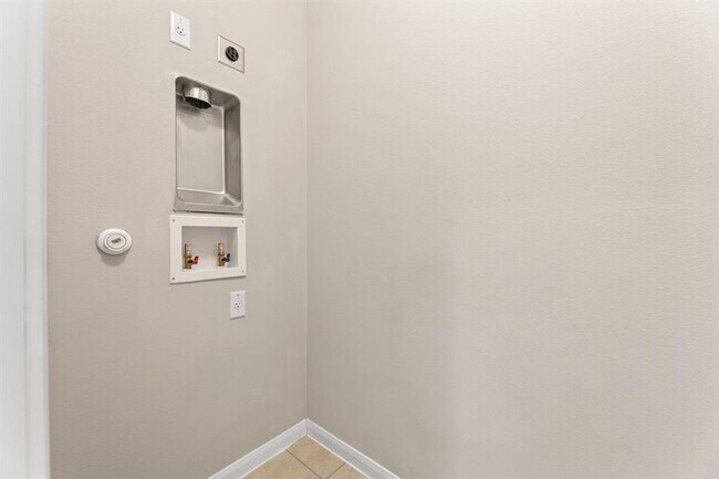 Building Photo - 18007 Malnati Dr