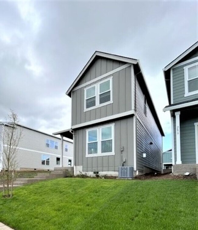 Building Photo - 3 Bedroom / 2.5 Bath Home McMinnville