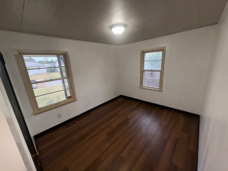Building Photo - 2520 SW 45th St
