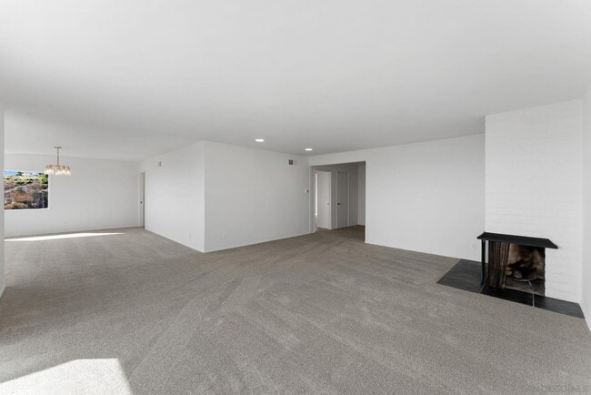 Building Photo - 5995 La Jolla Corona Dr
