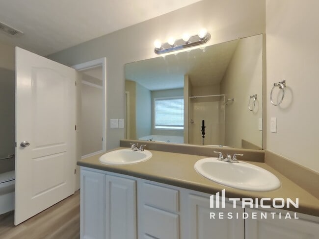 Building Photo - 581 Meadow Spring Dr