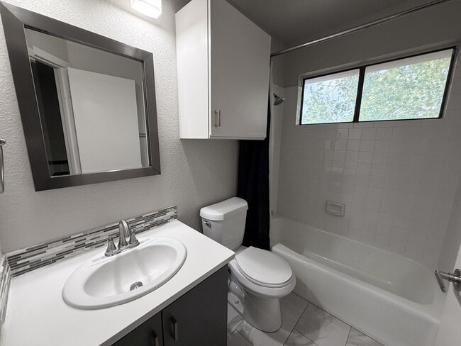 Building Photo - Updated 3-Bed Townhome Oasis in Copperfield | Greenbelt Views, Granite Kitchen & Move-In Ready!