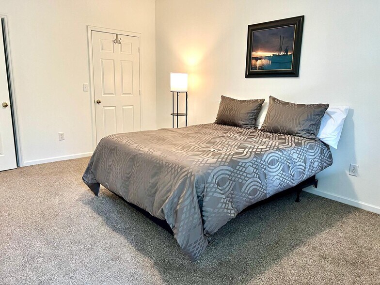 Building Photo - 3165 NE 184th St