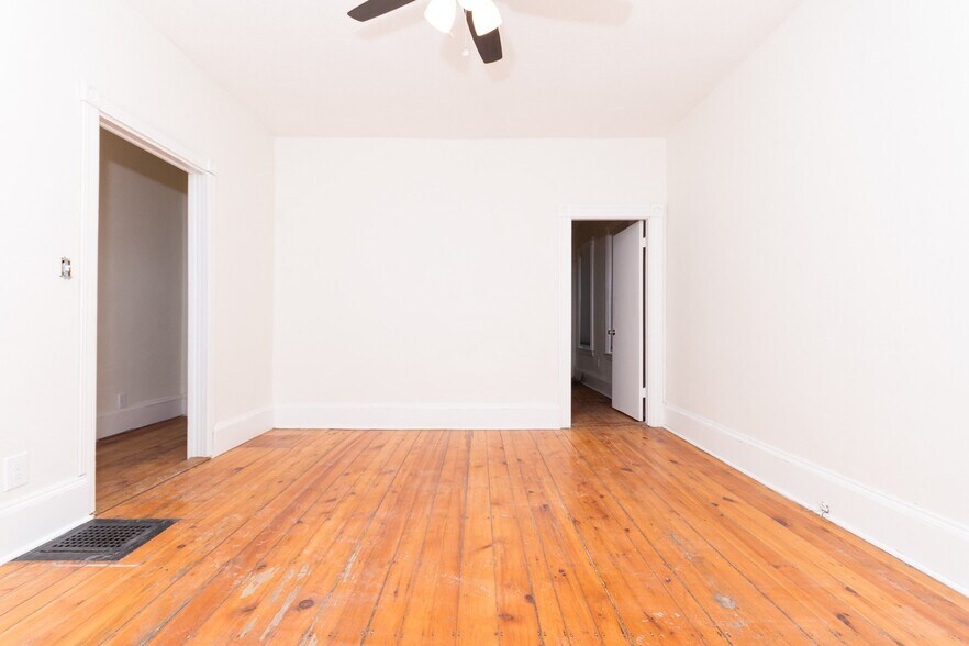 Building Photo - 25 Oakwood St