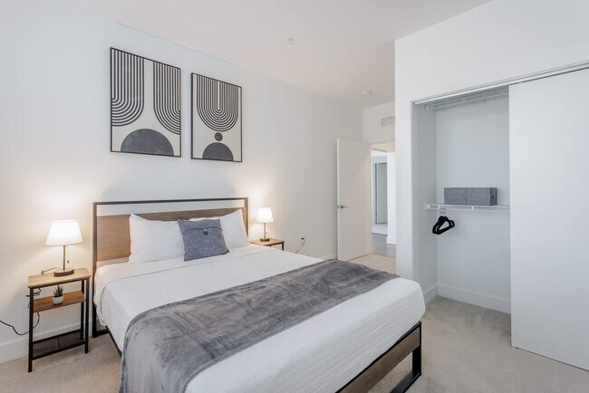 Building Photo - 228 Pike St