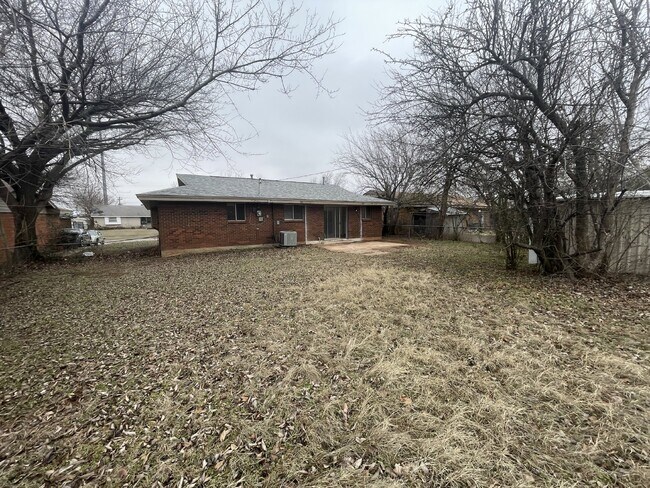 Building Photo - Charming 3-Bed, 1.5-Bath Home in Del City – Spacious Backyard & Garage!