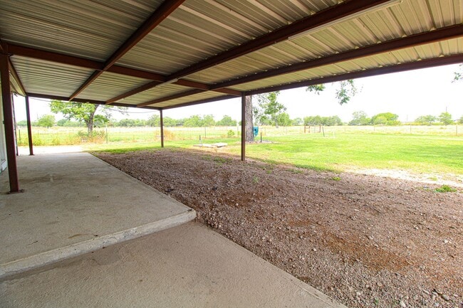 Building Photo - 17673 Interstate 35 Access Rd