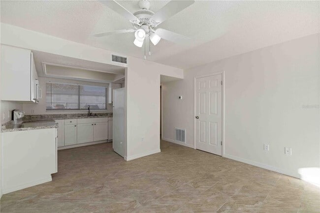 Building Photo - 3569 Bee Ridge Rd