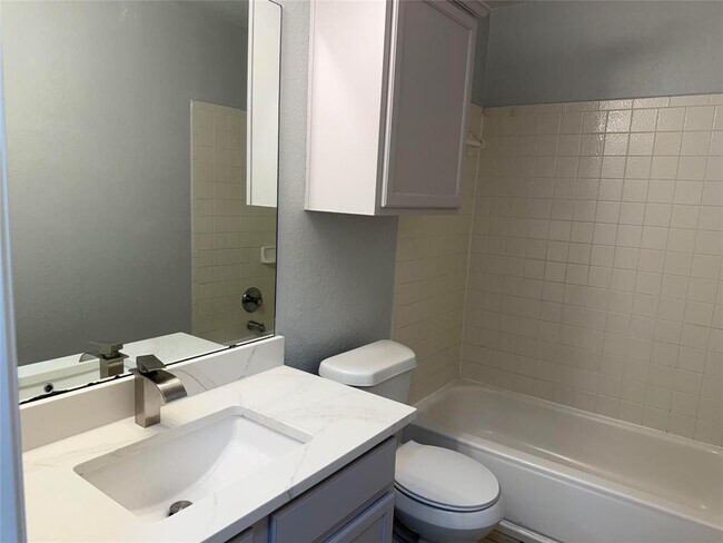 Building Photo - 15220 Drusilla's Dr