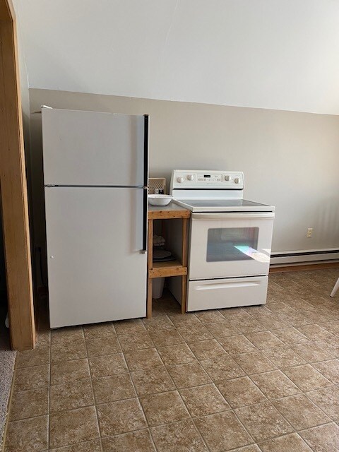 Stove and Refrigerator - 455 9th St