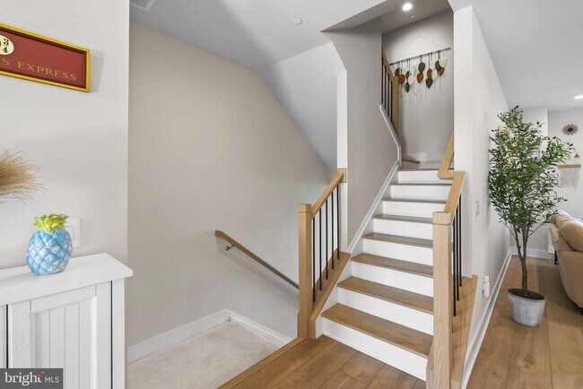 Building Photo - 908 Laurens Aly