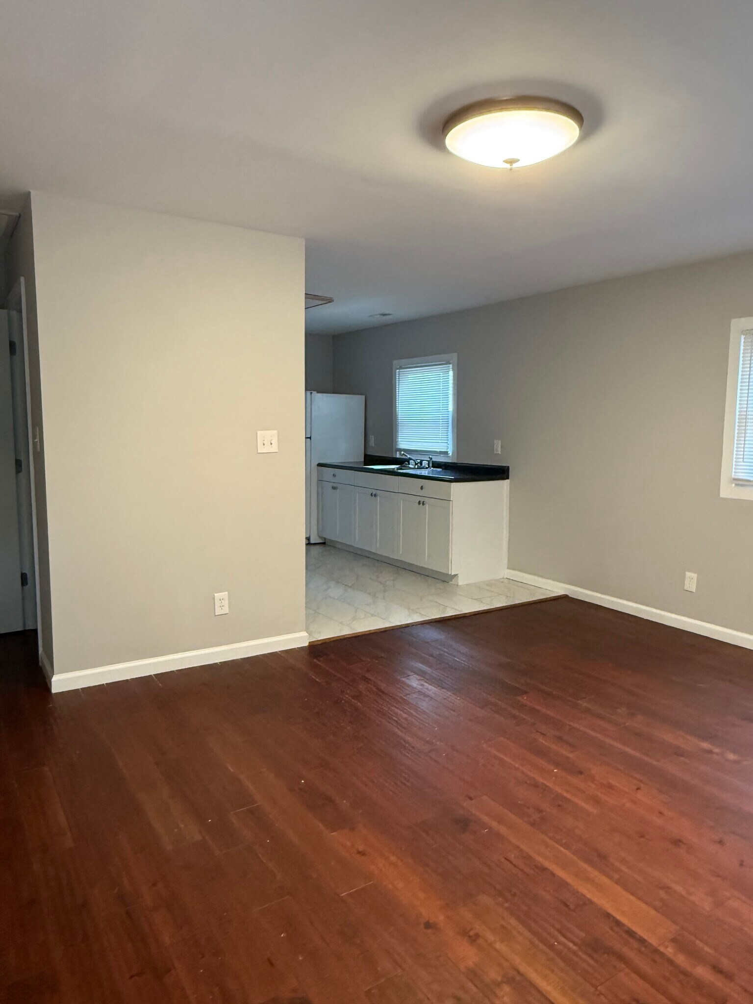 Building Photo - 955 Bradley Ln