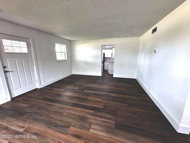 Building Photo - 3263 S Peninsula Dr