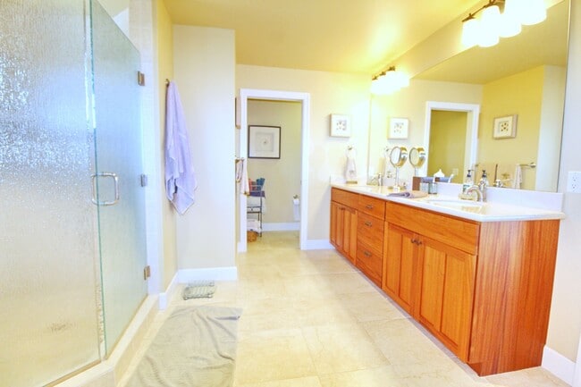 Building Photo - Tastefully Furnished and Exquisite 4 Bed/3 Bath in Hokulani Golf Villas with Ocean Views & Amenit...