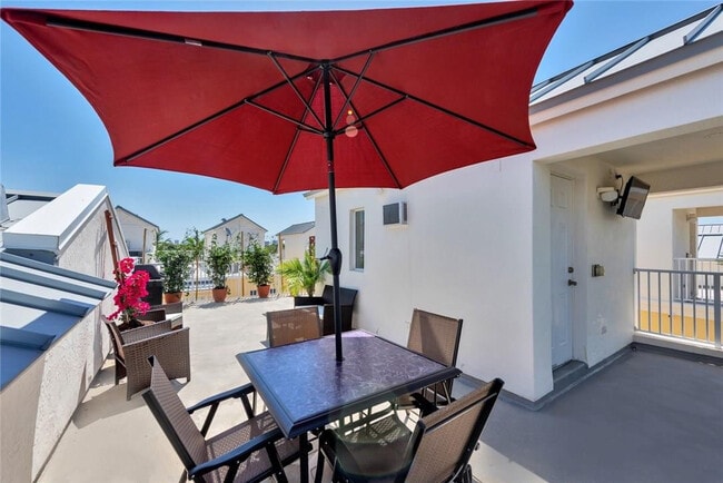 Building Photo - 538 NE 7th Ave