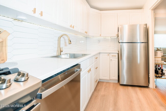 Building Photo - 165 Manor Dr