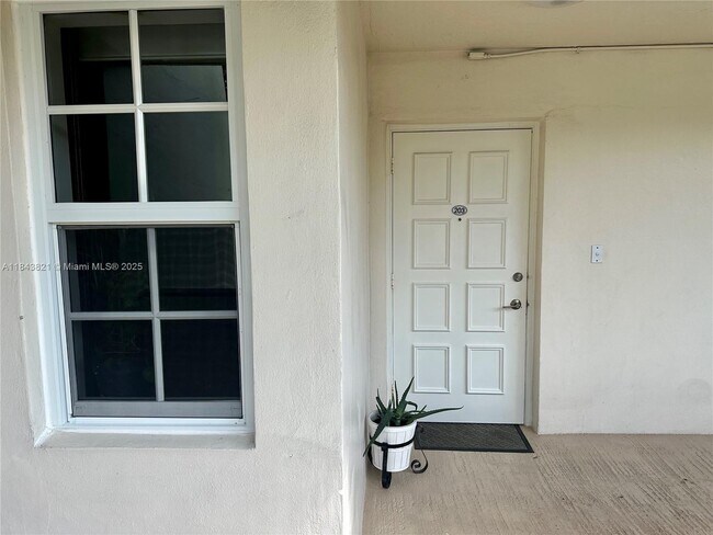 Building Photo - 3151 N Course Ln