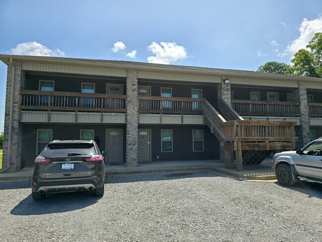 Primary Photo - Immaculate Studios in Newport!