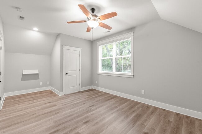 Building Photo - Beautiful Home with a Backyard Deck in Bid...