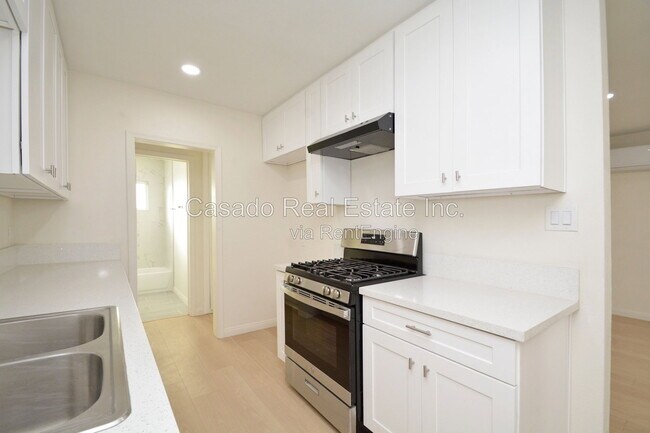 Building Photo - 2213 E Spaulding St