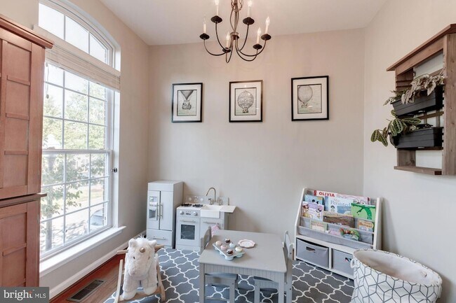 Building Photo - 324 Cameron Station Blvd