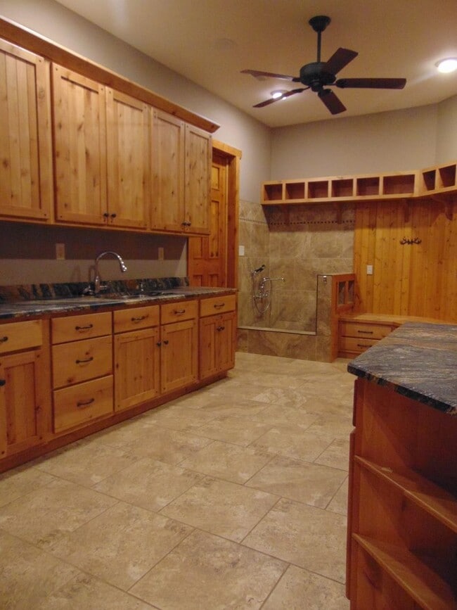 Building Photo - Majestic 3 Bed Mid MO Ranch!